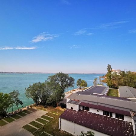 Paradis Apartments - By The Lake Mamaia Exterior foto